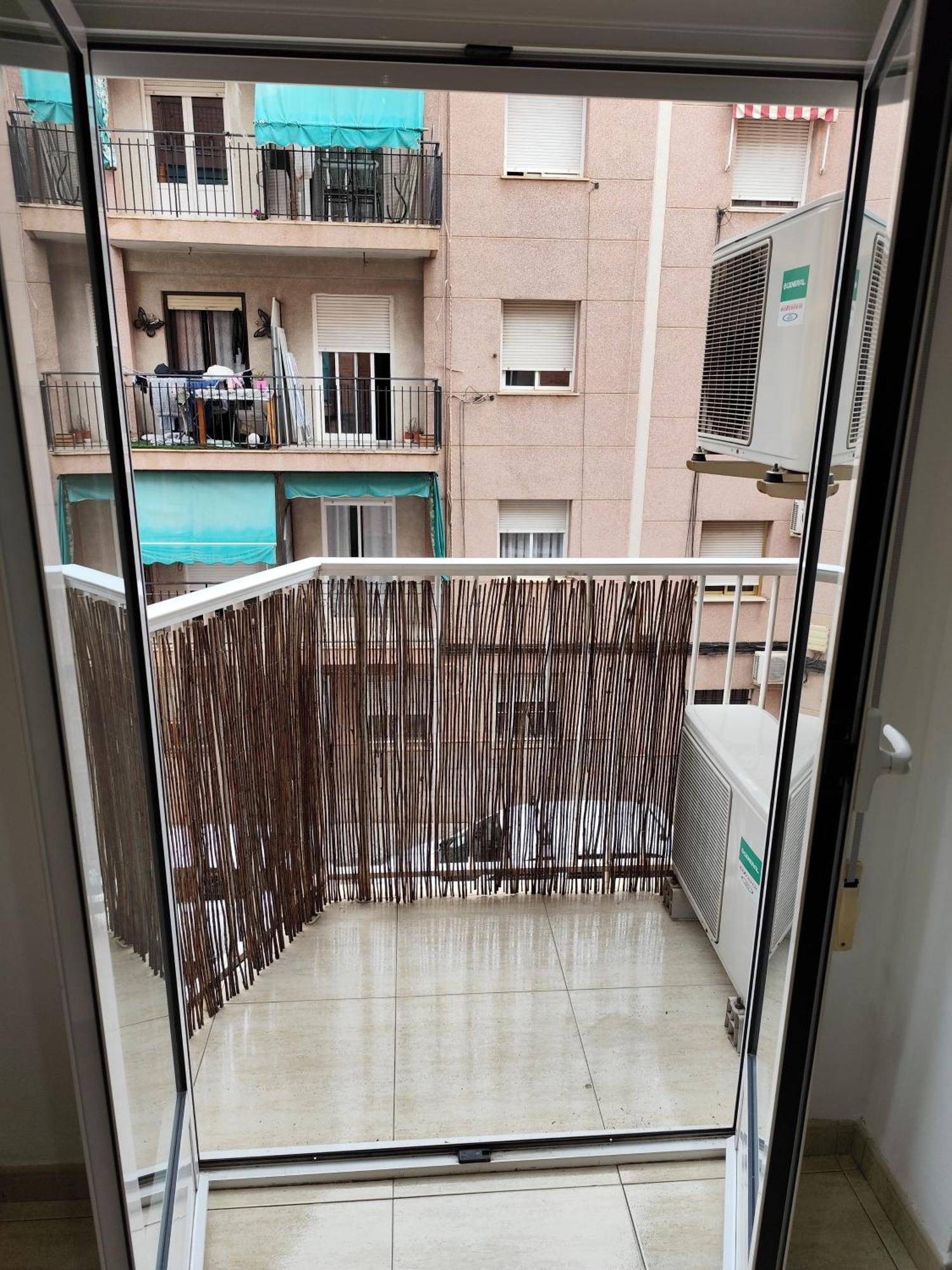 2, Amplio Con Garaje, 3 Dorms, 1 Bano Appartement Elche