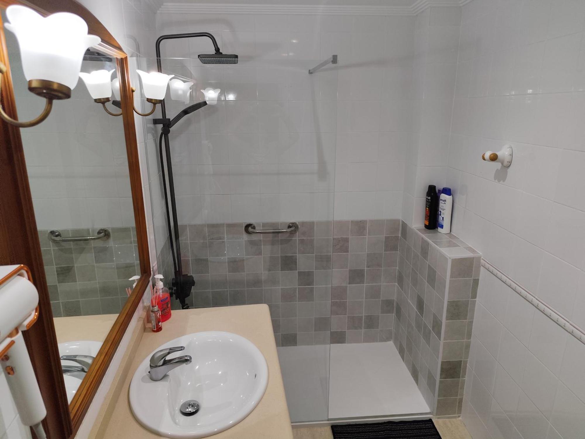 Appartement 2, Amplio Con Garaje, 3 Dorms, 1 Bano Elche