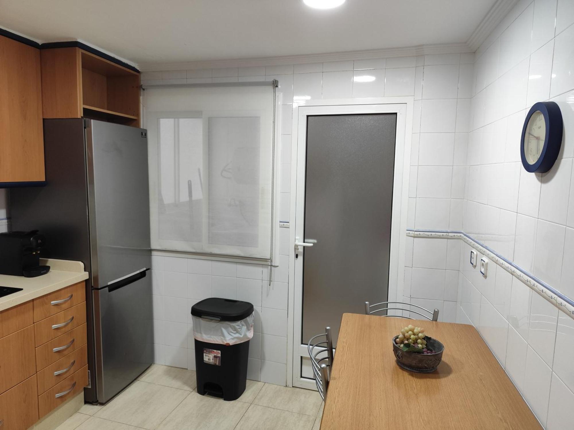 Appartement 2, Amplio Con Garaje, 3 Dorms, 1 Bano *