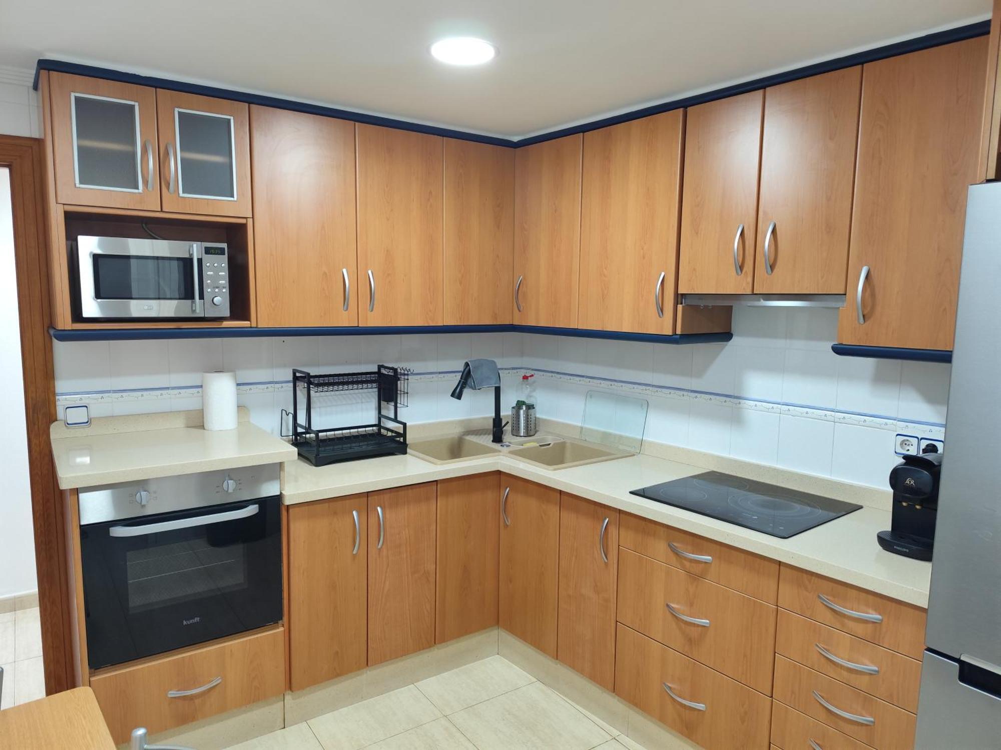 2, Amplio Con Garaje, 3 Dorms, 1 Bano Appartement