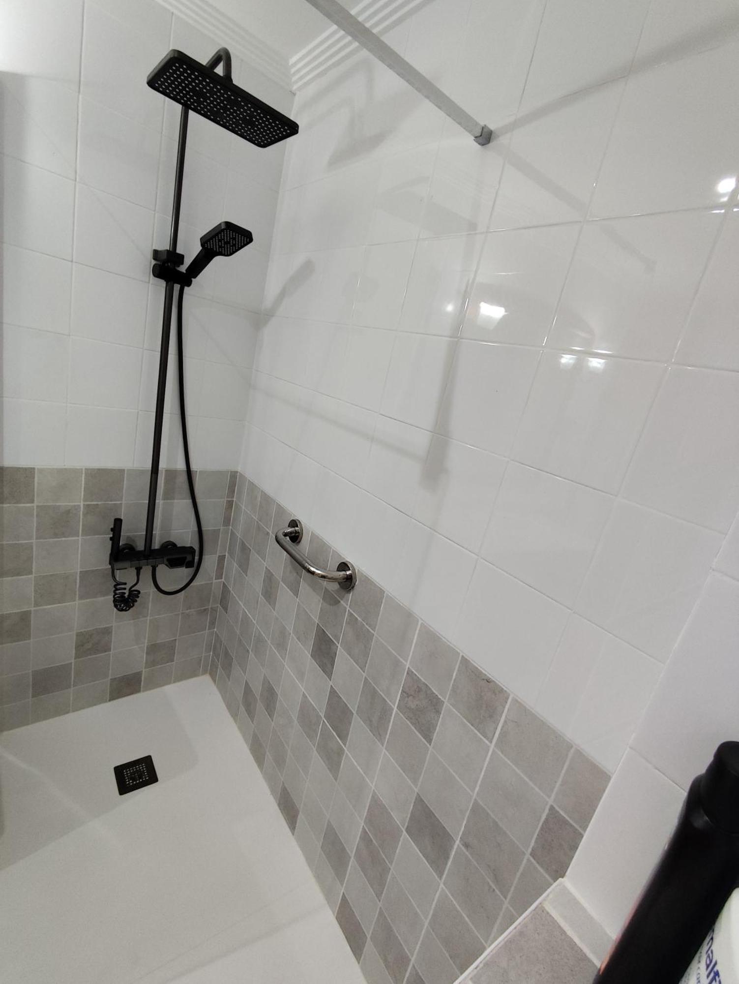 Appartement 2, Amplio Con Garaje, 3 Dorms, 1 Bano *